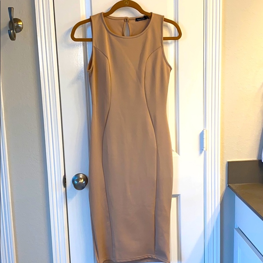 Boohoo nude dress size 4